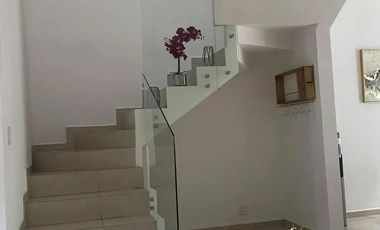 Casa Amueblada en renta en Privada los Angeles, santa catarina.