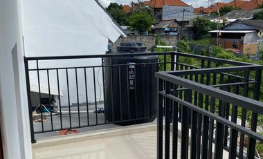 FOR RENT RUMAH BARU 2LT ADA 3 BR LOKASI BAGUS DENPASAR BARAT