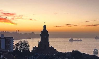 VENDE DEPARTAMENTO CON VISTA PRIVILEGIADA EN EL CERRO BARÓN