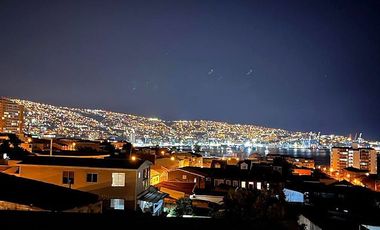 VENDE DEPARTAMENTO CON VISTA PRIVILEGIADA EN EL CERRO BARÓN