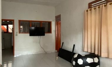 DISEWAKAN : RUMAH DEPAN TAMAN TEBET TIMUR DALAM JAKARTA