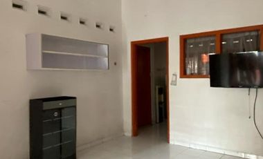 DISEWAKAN : RUMAH DEPAN TAMAN TEBET TIMUR DALAM JAKARTA