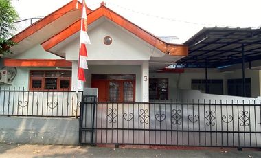 DISEWAKAN : RUMAH DEPAN TAMAN TEBET TIMUR DALAM JAKARTA
