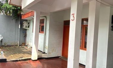 DISEWAKAN : RUMAH DEPAN TAMAN TEBET TIMUR DALAM JAKARTA