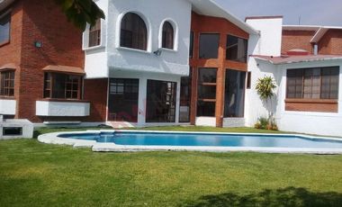 Casa de descanso en Venta con alberca en Lomas de Cocoyóc, Morelos