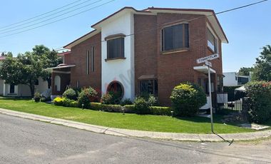 Casa de descanso en Venta con alberca en Lomas de Cocoyóc, Morelos