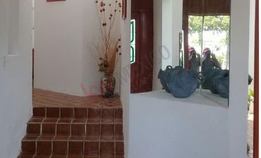 Casa de descanso en Venta con alberca en Lomas de Cocoyóc, Morelos
