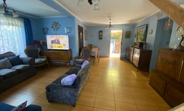 CASA CON GRAN POTENCIAL EN MACUL  EXCELENTE UBICACIÓN