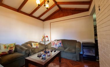 CASA DE 1 PISO EN BARRIO TRANQUILO Y BIEN CONECTADO