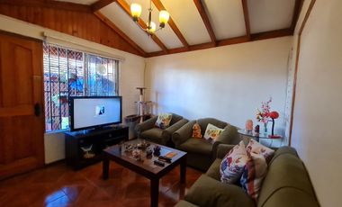 CASA DE 1 PISO EN BARRIO TRANQUILO Y BIEN CONECTADO