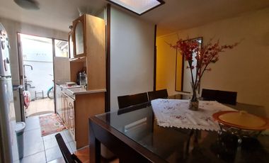 CASA DE 1 PISO EN BARRIO TRANQUILO Y BIEN CONECTADO