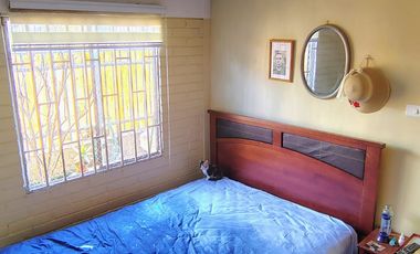 CASA DE 1 PISO EN BARRIO TRANQUILO Y BIEN CONECTADO