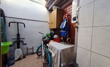 CASA DE 1 PISO EN BARRIO TRANQUILO Y BIEN CONECTADO