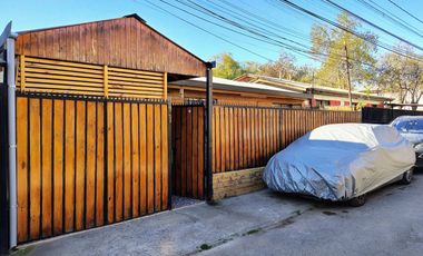 CASA DE 1 PISO EN BARRIO TRANQUILO Y BIEN CONECTADO