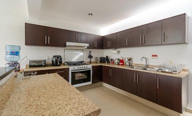 Hermosa Casa en Condominio con Alberca y Vista Panorámica