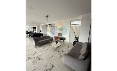 Renta PentHouse Icon by Cosmopolitan