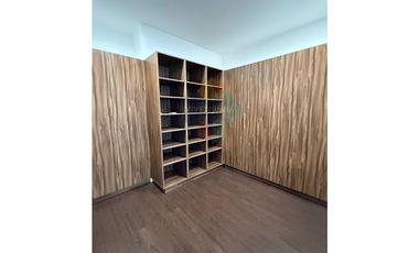 Renta PentHouse Icon by Cosmopolitan