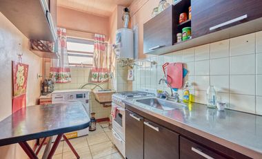 Departamento en venta, 3 amnbientes, 2Â° piso. Acepta permuta por vehiculo.