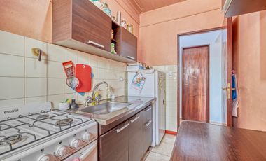 Departamento en venta, 3 amnbientes, 2Â° piso. Acepta permuta por vehiculo.