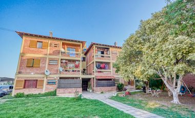 Departamento en venta, 3 amnbientes, 2Â° piso. Acepta permuta por vehiculo.