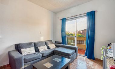 Departamento en venta, 3 amnbientes, 2Â° piso. Acepta permuta por vehiculo.