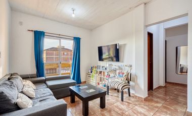 Departamento en venta, 3 amnbientes, 2Â° piso. Acepta permuta por vehiculo.