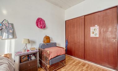 Departamento en venta, 3 amnbientes, 2Â° piso. Acepta permuta por vehiculo.