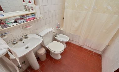 Departamento en venta, 3 amnbientes, 2Â° piso. Acepta permuta por vehiculo.
