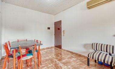 Departamento en venta, 3 amnbientes, 2Â° piso. Acepta permuta por vehiculo.