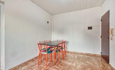 Departamento en venta, 3 amnbientes, 2Â° piso. Acepta permuta por vehiculo.