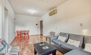 Departamento en venta, 3 amnbientes, 2Â° piso. Acepta permuta por vehiculo.