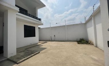 CASA EN VENTA EN CHONE AVENIDA ELOY ALFARO