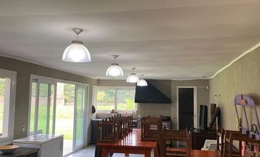 Alquiler Temporal: Casa de 3 Dormitorios con Quincho y Jardin en el Barrio Centro Golf