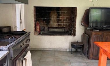 Alquiler Temporal: Casa de 3 Dormitorios con Quincho y Jardin en el Barrio Centro Golf