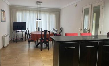 Alquiler Temporal: Casa de 3 Dormitorios con Quincho y Jardin en el Barrio Centro Golf