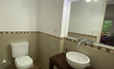Alquiler Temporal: Casa de 3 Dormitorios con Quincho y Jardin en el Barrio Centro Golf