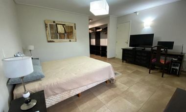 Alquiler Temporal: Casa de 3 Dormitorios con Quincho y Jardin en el Barrio Centro Golf