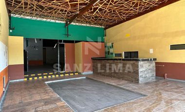 Renacimiento: Propiedad adecuada para local comercial o restaurante-bar.