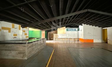 Renacimiento: Propiedad adecuada para local comercial o restaurante-bar.
