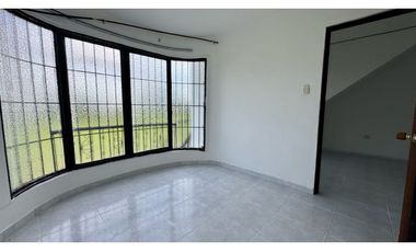 Casa multifamiliar de tres pisos en venta - La Perseverancia Palmira