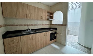 Casa multifamiliar de tres pisos en venta - La Perseverancia Palmira