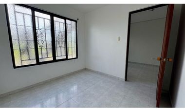 Casa multifamiliar de tres pisos en venta - La Perseverancia Palmira