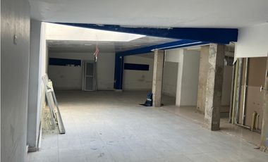 SE ARRIENDA MAGNIFICA CASA COMERCIAL EN CABECERA