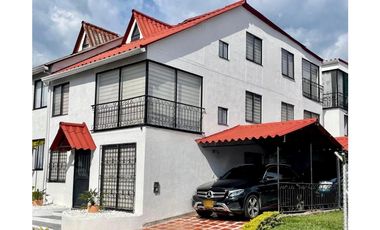 Casa Conjunto Santa Elena II