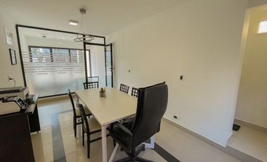 IMPECABLE OFICINA CON COCINA, PATIO Y DEPOSITO EN LA PERLA