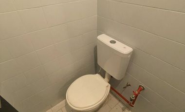 IMPECABLE OFICINA CON COCINA, PATIO Y DEPOSITO EN LA PERLA