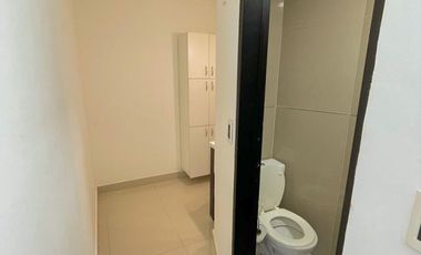 IMPECABLE OFICINA CON COCINA, PATIO Y DEPOSITO EN LA PERLA