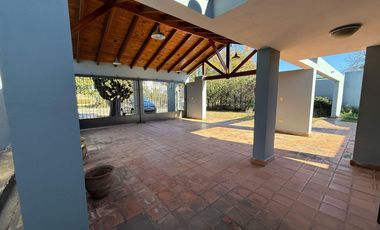 Casa en Alquiler – Uso Comercial – Cerro de las Rosas