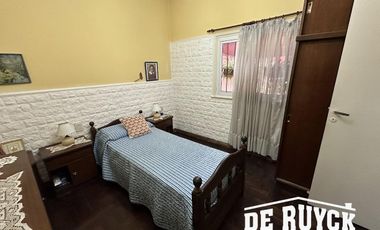 4 ambientes con 2 baños, PH al frente