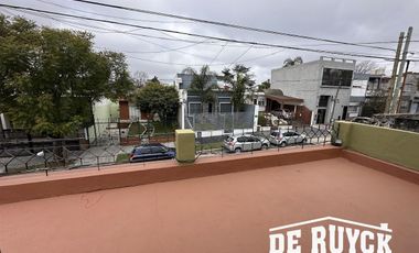4 ambientes con 2 baños, PH al frente